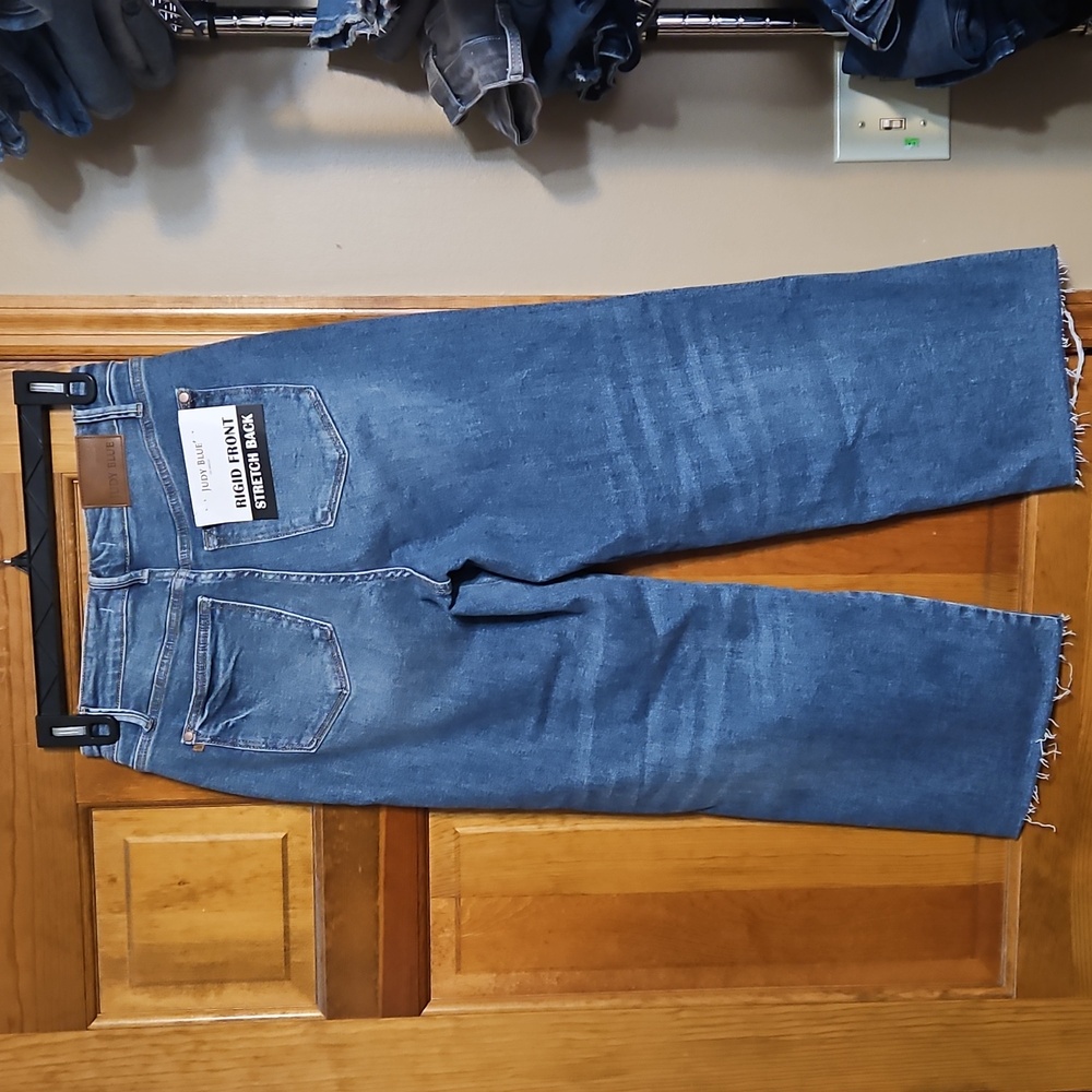Judy Blue Wide-Leg Crop High Waist Rigid Magic Destroyed Hem Jeans-NWT - Picture 7 of 14